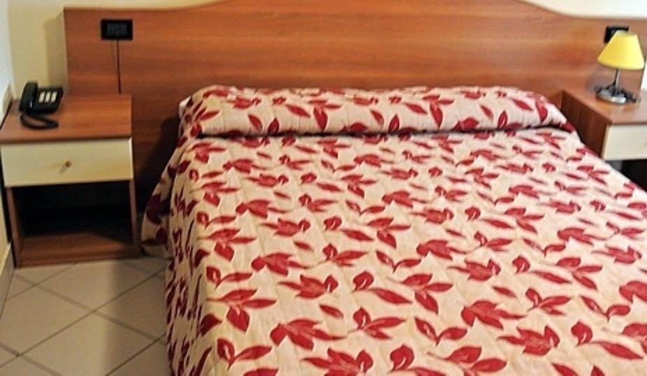Arlecchino Hotel Castel San Pietro Terme Ruang foto
